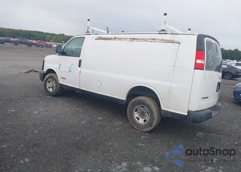 2005 Chevrolet Express G3500 from USA, damaged, VIN 1GCHG35U851202808